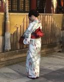 Jeune fille priant en Kimono, Gion