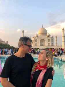 Photo d'amoureux devant le Taj Mahal - Agra - Inde