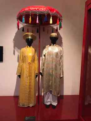 Tenue de Mariage traditionnelle - Musée des femmes - Hanoi - Vietnam